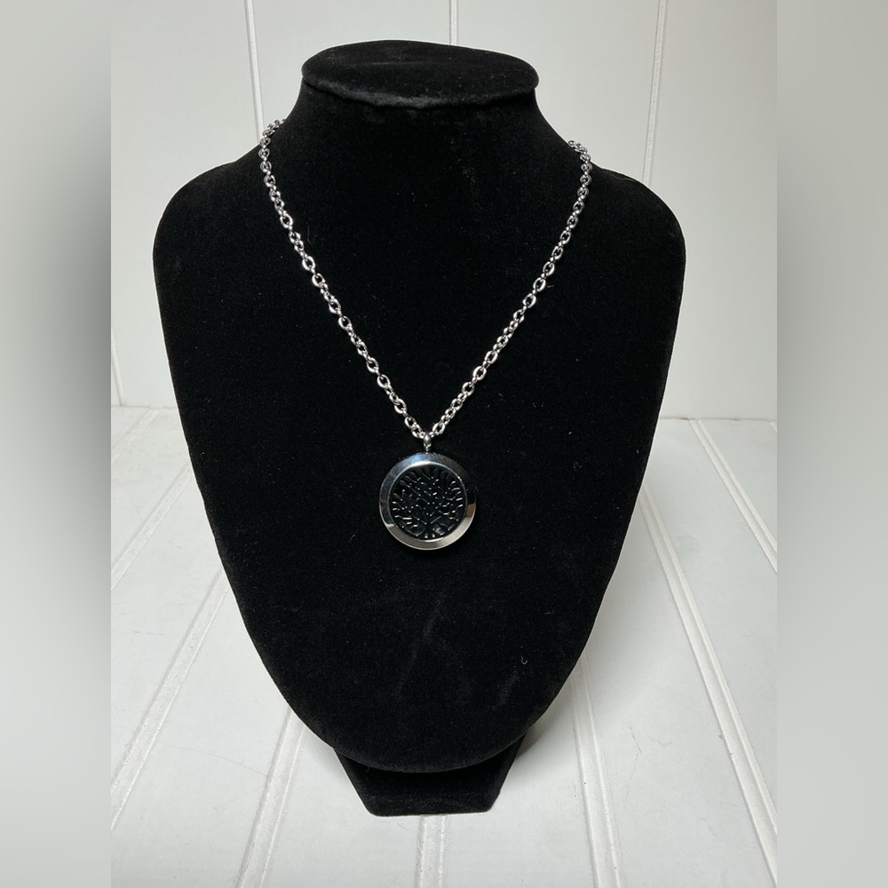 Tree of Life Aromatherapy 1" Pendent w/ 4 pads Silver Tone Black Tree